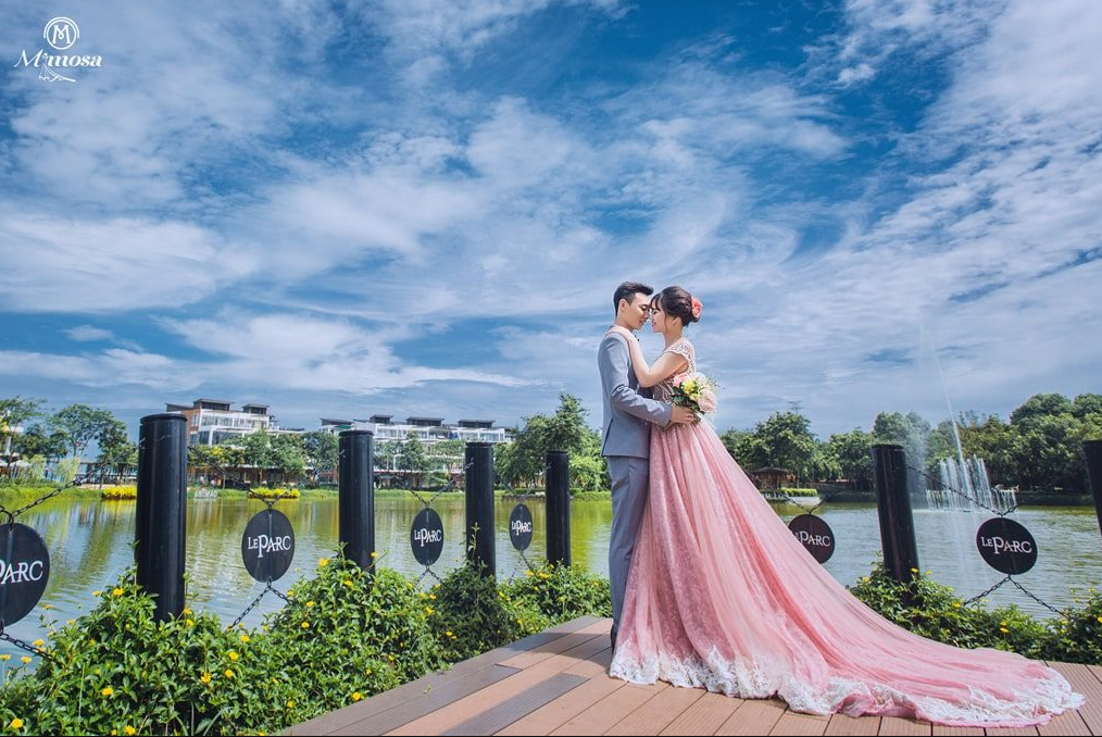 Chụp ảnh cưới tại Công viên Yên Sở